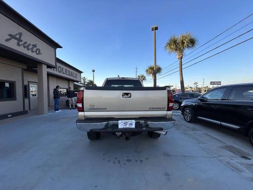 2004 Chevrolet Silverado 2500 LS H/D Crew Cab