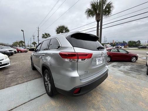 Silver 2018 Toyota Highlander XLE
