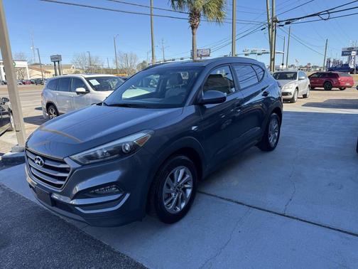 2016 Hyundai TUCSON SE