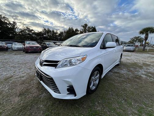 2019 Toyota Sienna LE