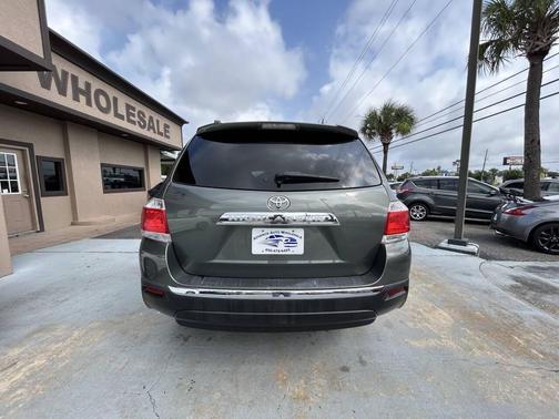 Green 2013 Toyota Highlander Limited