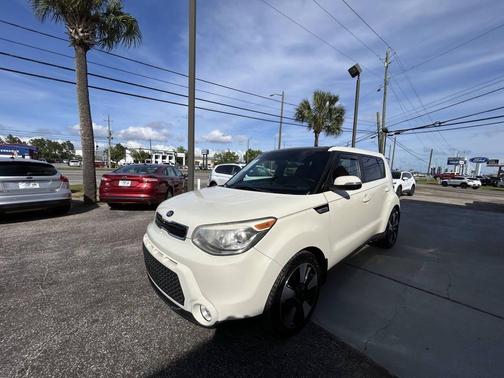Clear White 2015 Kia Soul !