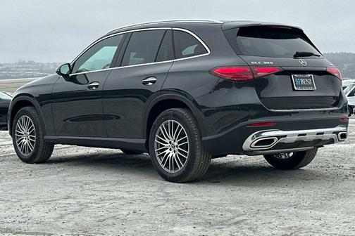Graphite Gray Metallic 2026 Mercedes-Benz GLC 300 Base 4MATIC