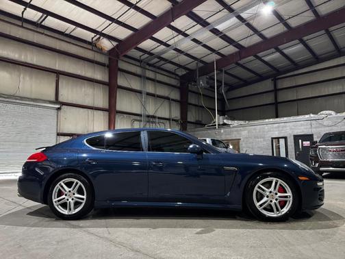 2014 Porsche Panamera 4
