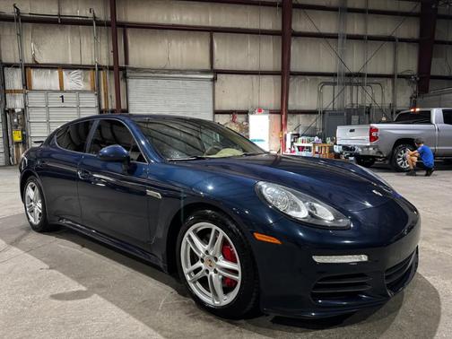 2014 Porsche Panamera 4