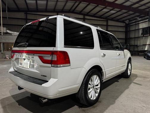 2015 Lincoln Navigator Base