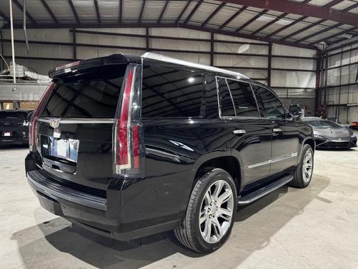 2018 Cadillac Escalade Luxury
