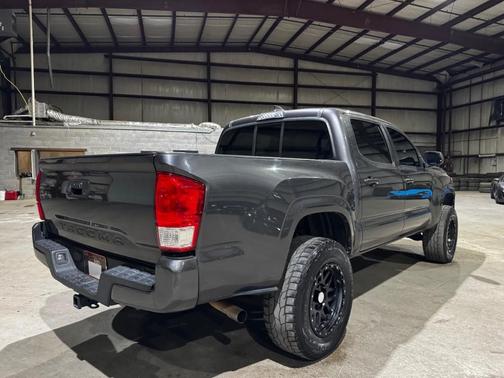 2017 Toyota Tacoma SR