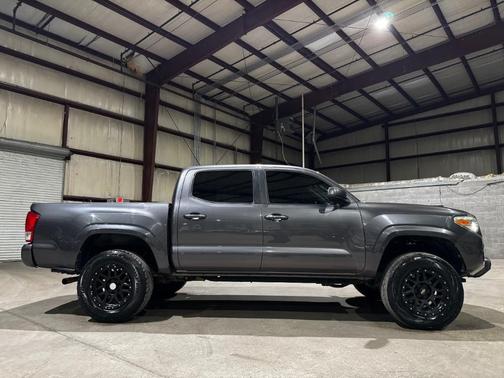 2017 Toyota Tacoma SR
