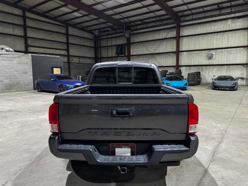 2017 Toyota Tacoma SR
