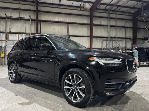 2016 Volvo XC90 T6 Momentum