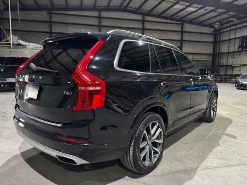 2016 Volvo XC90 T6 Momentum