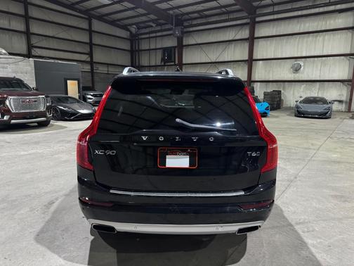 2016 Volvo XC90 T6 Momentum