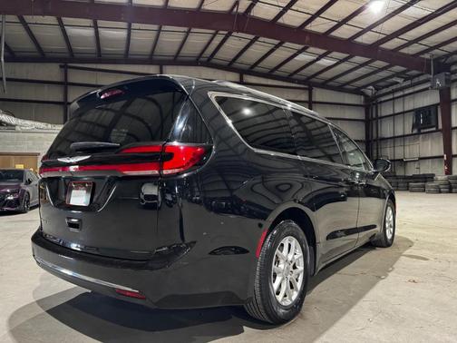2022 Chrysler Pacifica Touring-L
