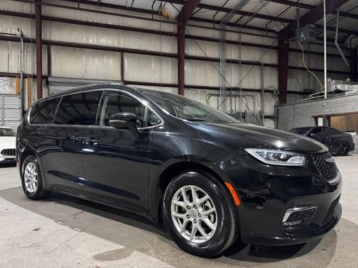 2022 Chrysler Pacifica Touring-L