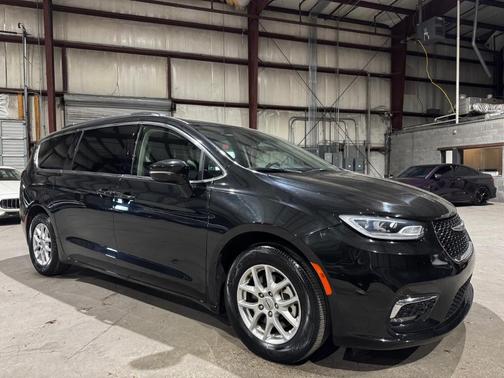 2022 Chrysler Pacifica Touring-L