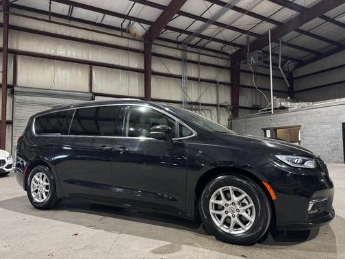 2022 Chrysler Pacifica Touring-L