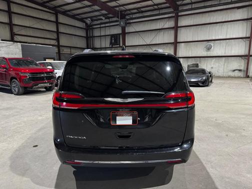 2022 Chrysler Pacifica Touring-L