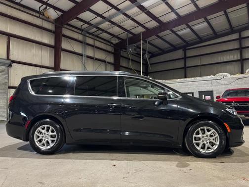 2022 Chrysler Pacifica Touring-L