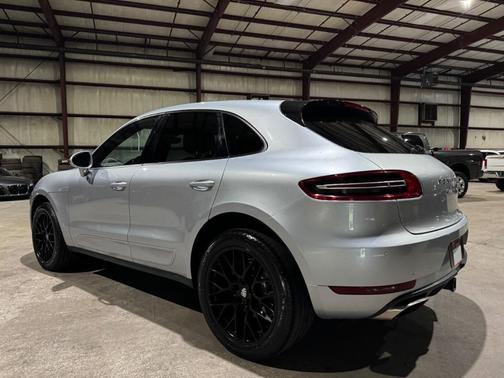 2018 Porsche Macan -