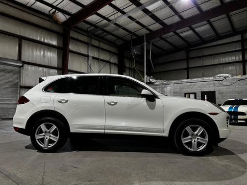2011 Porsche Cayenne Base