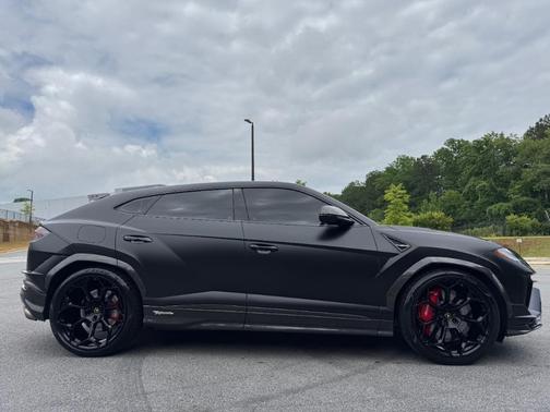2023 Lamborghini Urus Performante