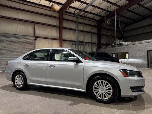 2014 Volkswagen Passat 1.8T S