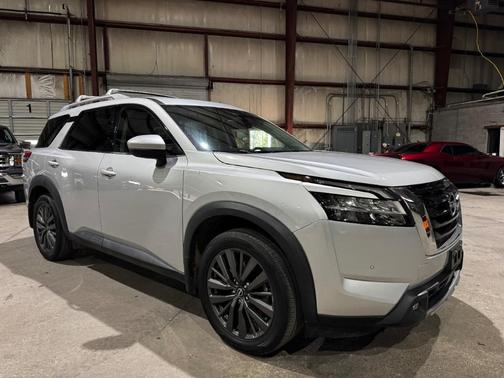 2022 Nissan Pathfinder SL