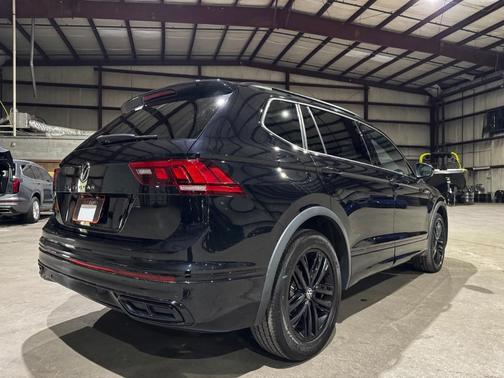 2022 Volkswagen Tiguan 2.0T SE R-Line Black