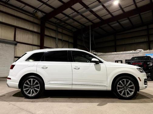 Glacier White Metallic 2019 Audi Q7 45 Premium Plus