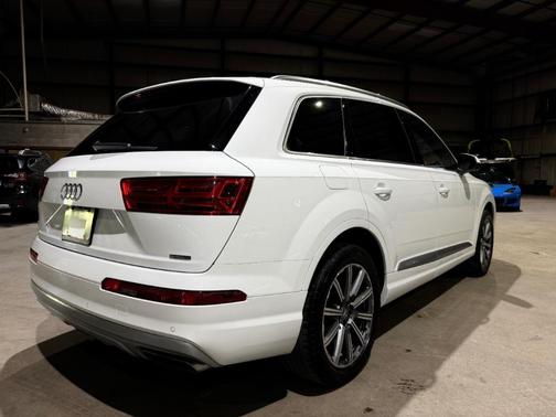 Glacier White Metallic 2019 Audi Q7 45 Premium Plus