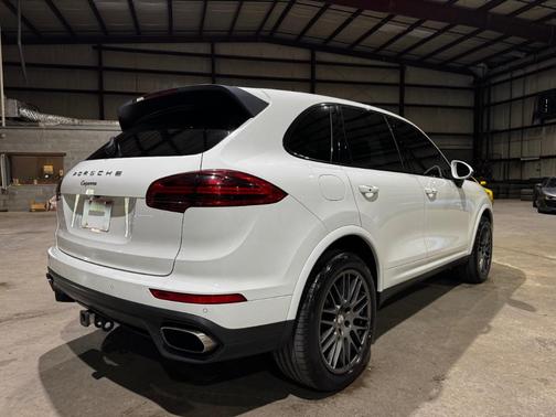 2017 Porsche Cayenne Platinum Edition