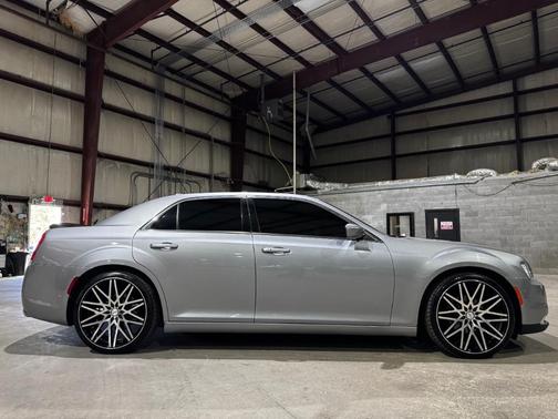 2017 Chrysler 300 Limited