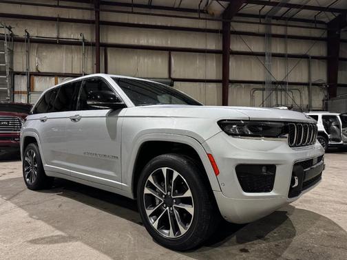 2022 Jeep Grand Cherokee Overland