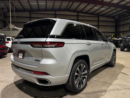 2022 Jeep Grand Cherokee Overland