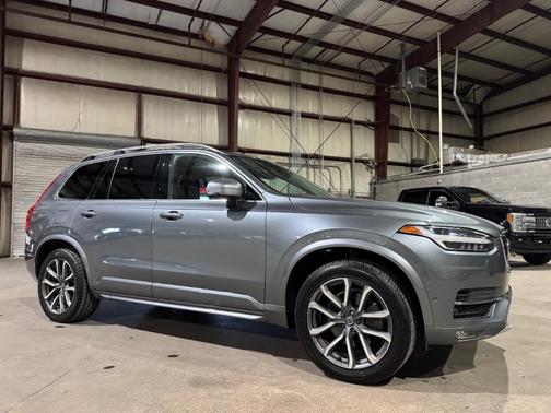 2017 Volvo XC90 T6 Momentum