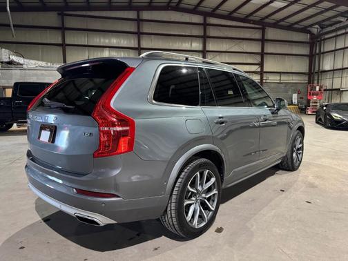 2017 Volvo XC90 T6 Momentum