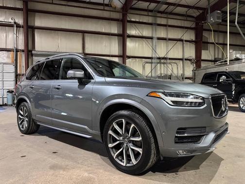 2017 Volvo XC90 T6 Momentum