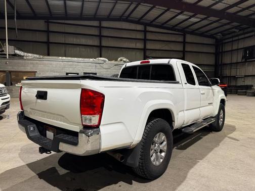 2016 Toyota Tacoma SR