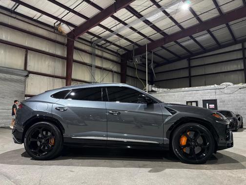 2019 Lamborghini Urus Base