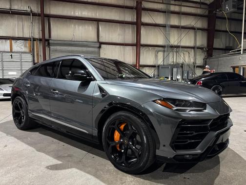 2019 Lamborghini Urus Base