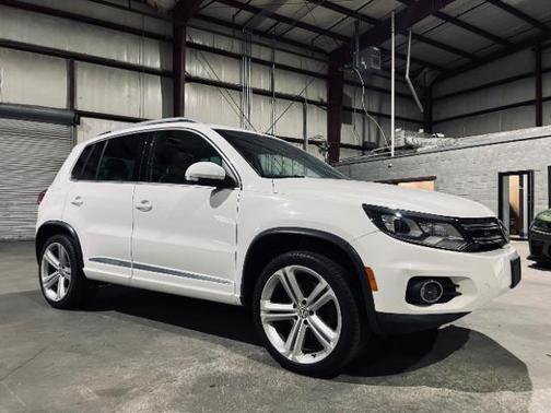 Photo 2 of 32 of 2014 Volkswagen Tiguan Auto S