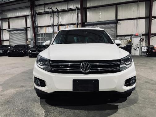 Photo 3 of 32 of 2014 Volkswagen Tiguan Auto S