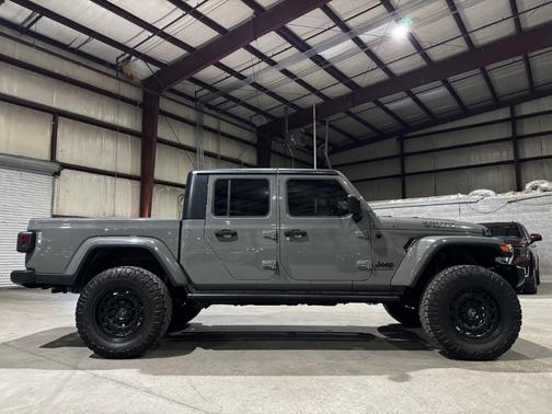 2022 Jeep Gladiator Sport