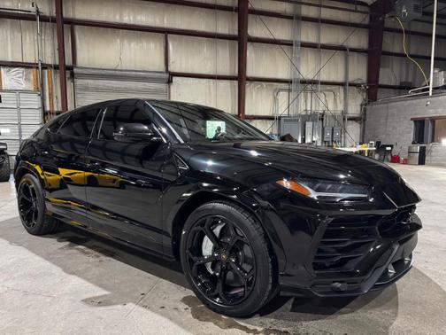 2020 Lamborghini Urus Base