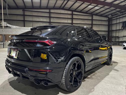 2020 Lamborghini Urus Base