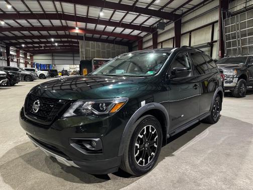 2020 Nissan Pathfinder SV