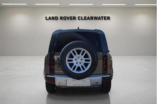 2025 Land Rover Defender 110 P300