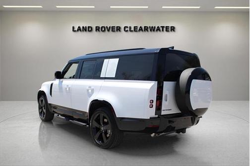 2025 Land Rover Defender 130 P400 X-Dynamic SE
