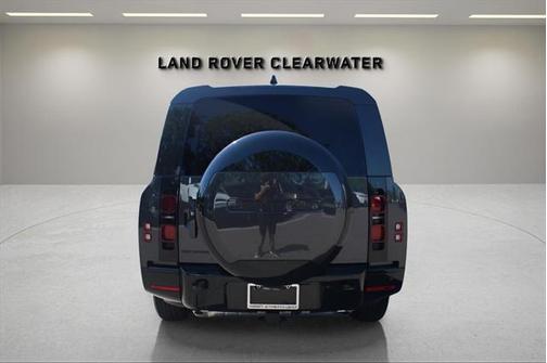 2025 Land Rover Defender 130 P400 X-Dynamic SE